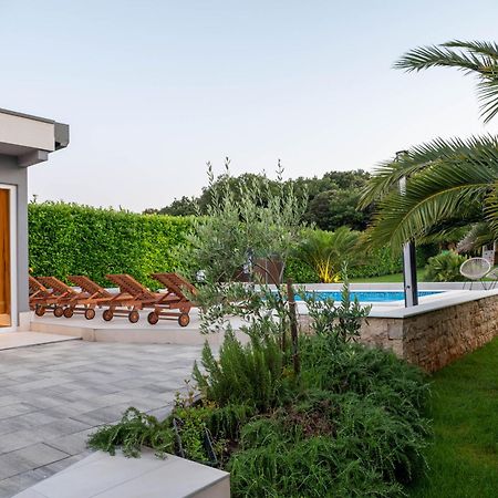 Villa Vinky Pula Exterior photo